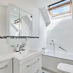 Apartment *80 M2 Stylish Apt* Netflix * Kitchen* Nespresso*