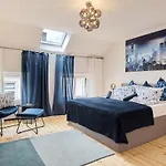 *80 M2 Stylish Apt* Netflix * Kitchen* Nespresso* *