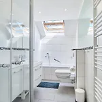 *80 M2 Stylish Apt* Netflix * Kitchen* Nespresso* *