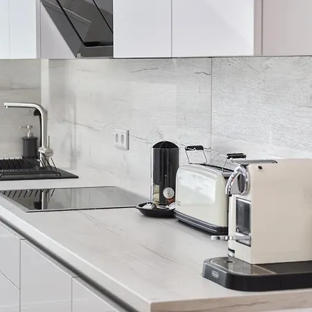 *80 M2 Stylish Apt* Netflix * Kitchen* Nespresso* *