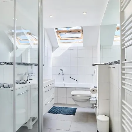 *80 M2 Stylish Apt* Netflix * Kitchen* Nespresso* *