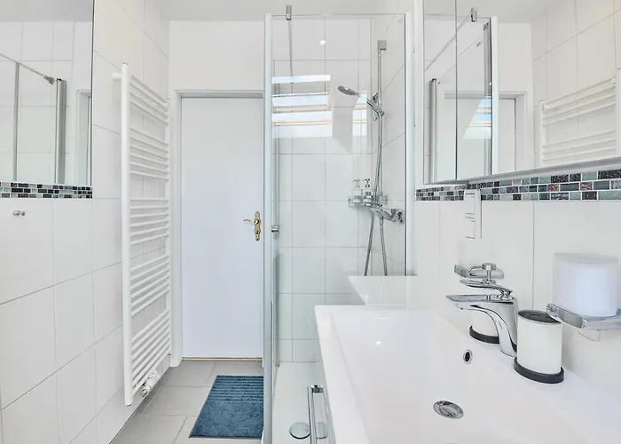 *80 M2 Stylish Apt* Netflix * Kitchen* Nespresso*