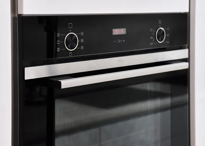 *80 M2 Stylish Apt* Netflix * Kitchen* Nespresso* *