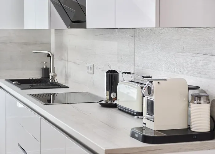 *80 M2 Stylish Apt* Netflix * Kitchen* Nespresso* *